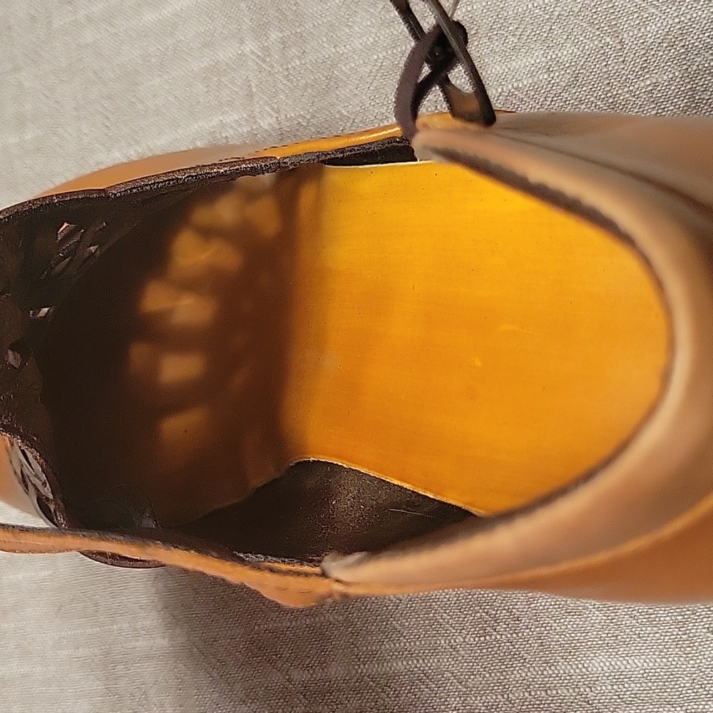 Gorgeous Retro Leather Mary Jane Pumps - Picture 7 of 16